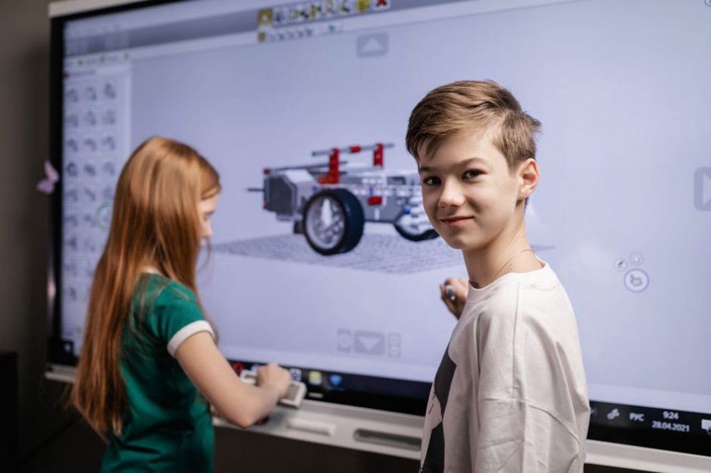 Interactive whiteboards and tablets in a classroom setting