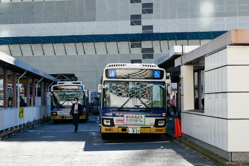 A step-free route links transit, cycle parking, and entrance