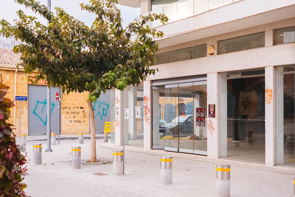 Landscape barriers guide visitors toward a civic entrance