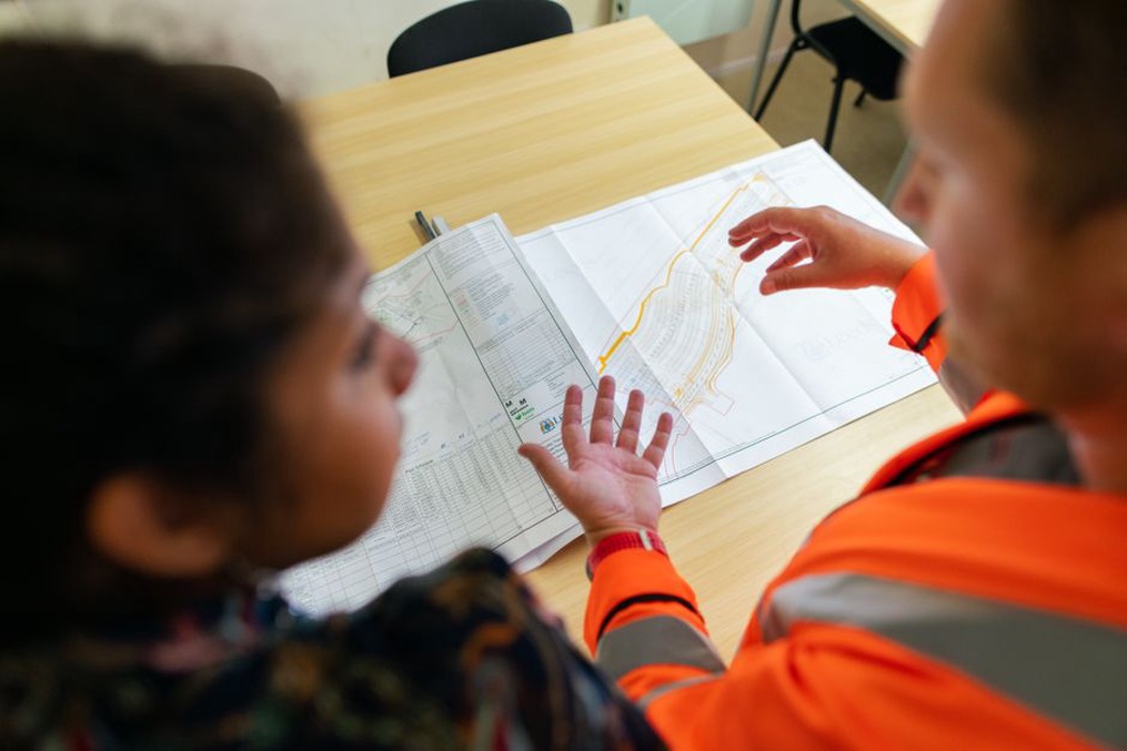 Site manager checks the current drawing revision