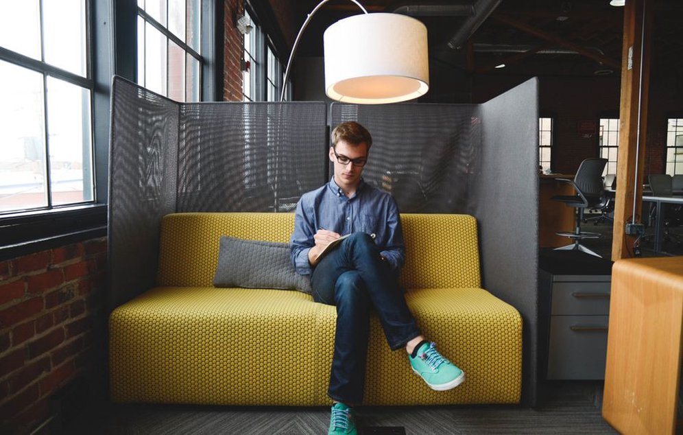 Flexible seating arrangements in a coworking space