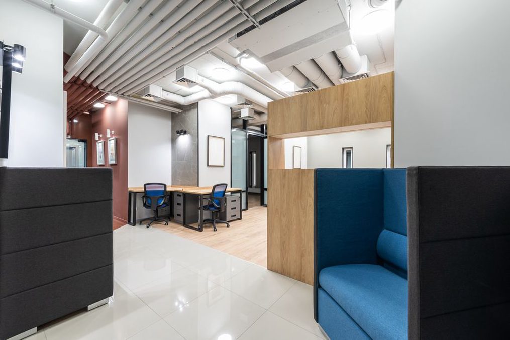 Quiet booths and adaptable desks near daylight