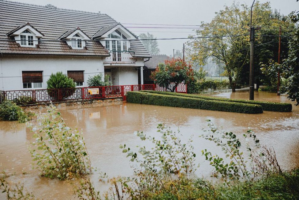 Raised building supports keep occupied floors above floodwater