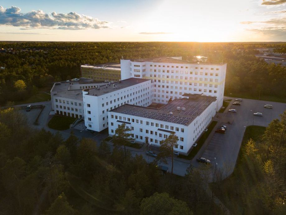 hospital exterior with eco-friendly design elements