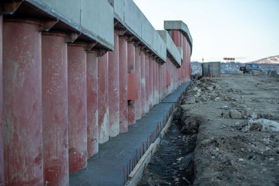 Continuous walls carry lateral forces through the building