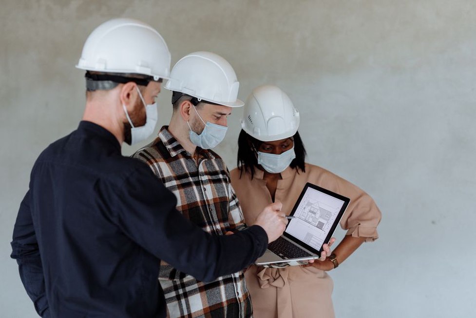 Architect checks routes between project and service pages