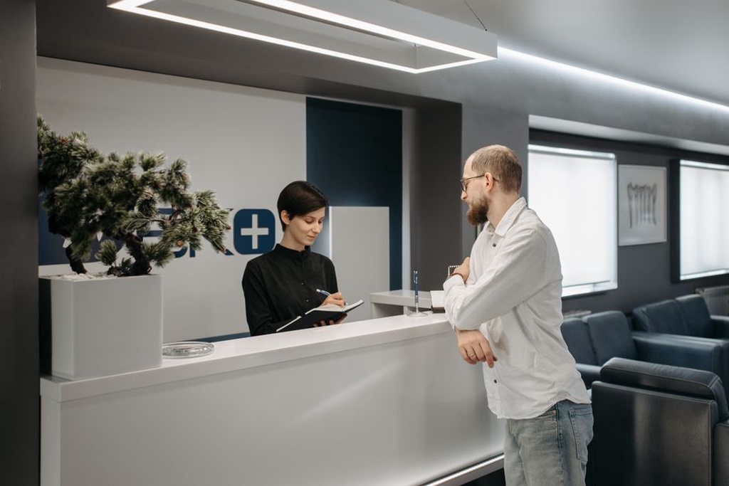 Reception desk beside an unobstructed patient route