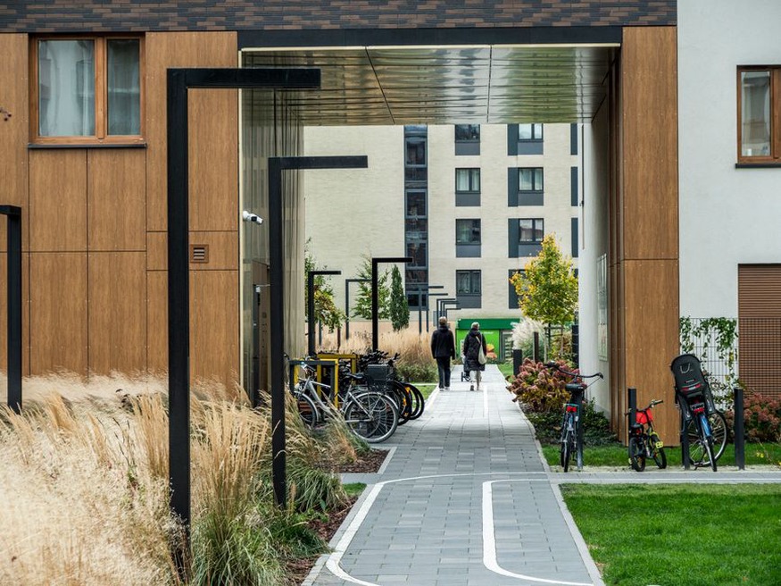 A direct walkway connects two city streets