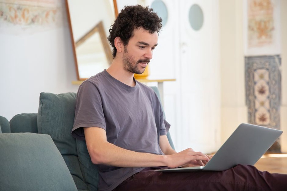 Prospective resident comparing detailed property feedback